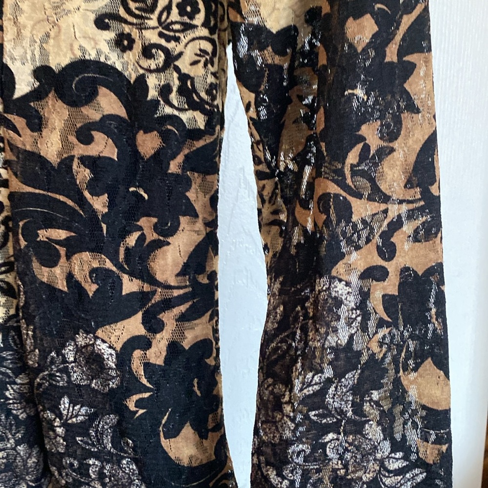 Patterned Lace Button Up Blouse - Picture 5 of 6